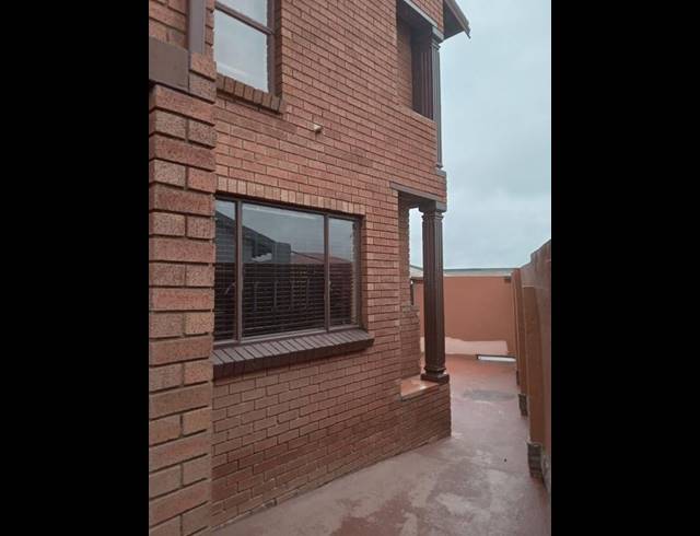 4 BEDROOM HOUSE FOR SALE IN HOSPITAL VIEW